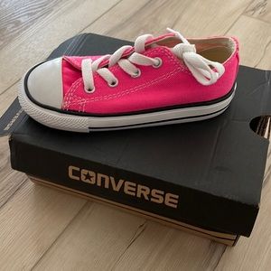 Converse Hot Pink low top Chuck Taylors sz: 9